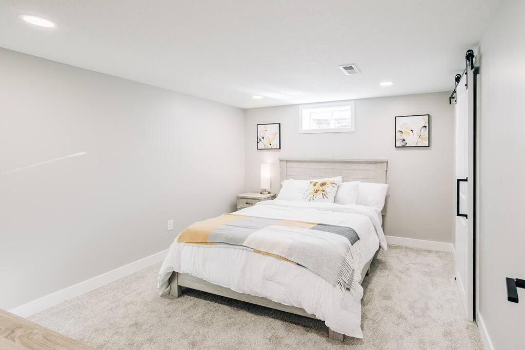 Beautiful Luxury Home Freshly Renovated With Big Yard, Seating & Grill Pad Cottage Grove Luaran gambar