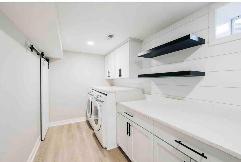 Beautiful Luxury Home Freshly Renovated With Big Yard, Seating & Grill Pad Cottage Grove Luaran gambar