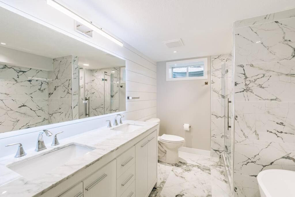 Beautiful Luxury Home Freshly Renovated With Big Yard, Seating & Grill Pad Cottage Grove Luaran gambar